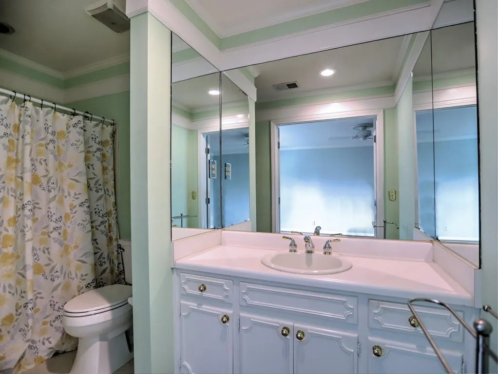 320 Thornwood Drive, Sandy Springs, Georgia 30328, 5 Bedrooms Bedrooms, ,4 BathroomsBathrooms,Residential,Sold,320 Thornwood Drive,6996546