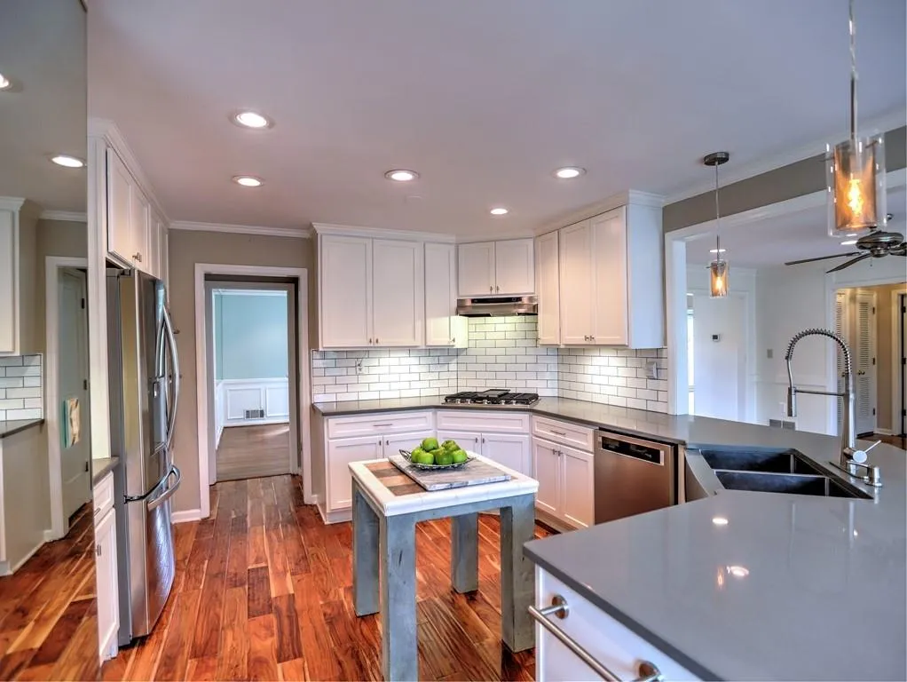 320 Thornwood Drive, Sandy Springs, Georgia 30328, 5 Bedrooms Bedrooms, ,4 BathroomsBathrooms,Residential,Sold,320 Thornwood Drive,6996546