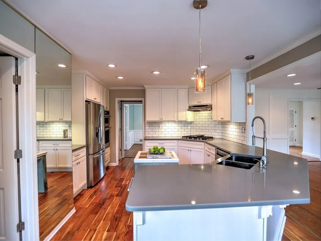 320 Thornwood Drive, Sandy Springs, Georgia 30328, 5 Bedrooms Bedrooms, ,4 BathroomsBathrooms,Residential,Sold,320 Thornwood Drive,6996546