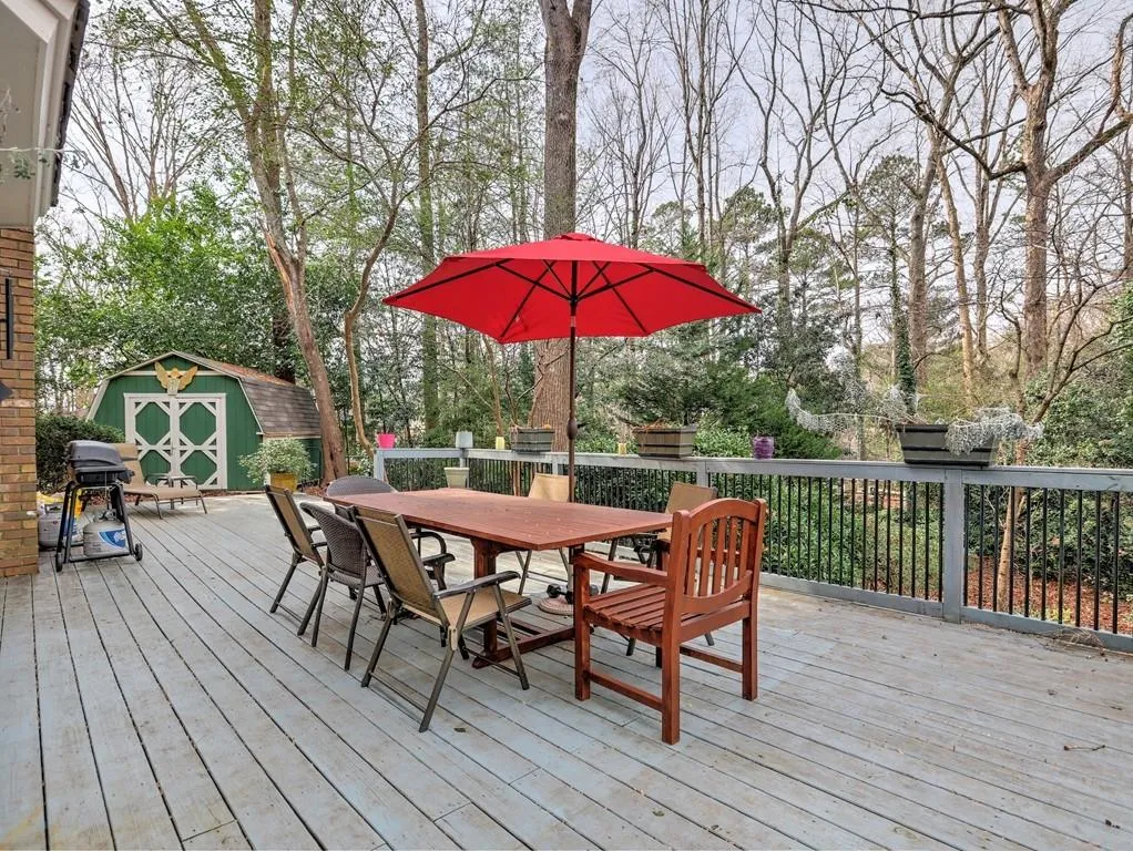 320 Thornwood Drive, Sandy Springs, Georgia 30328, 5 Bedrooms Bedrooms, ,4 BathroomsBathrooms,Residential,Sold,320 Thornwood Drive,6996546
