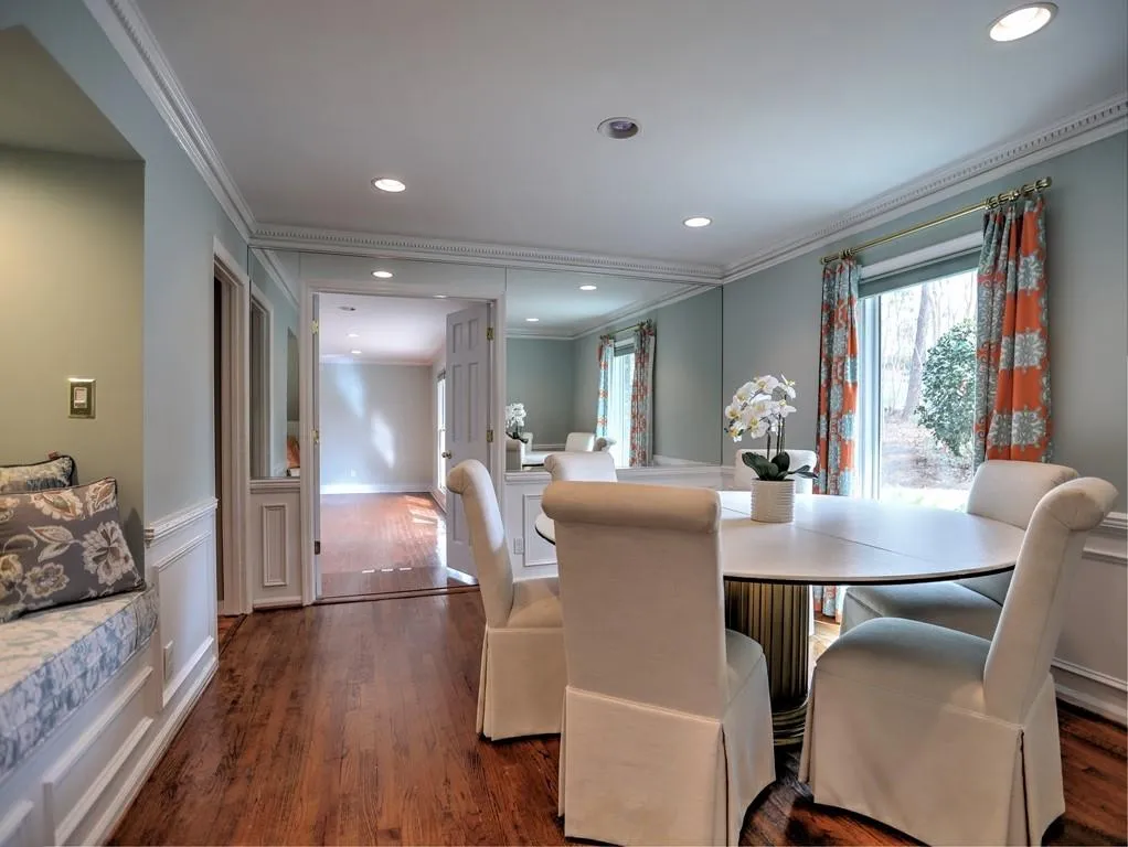 320 Thornwood Drive, Sandy Springs, Georgia 30328, 5 Bedrooms Bedrooms, ,4 BathroomsBathrooms,Residential,Sold,320 Thornwood Drive,6996546
