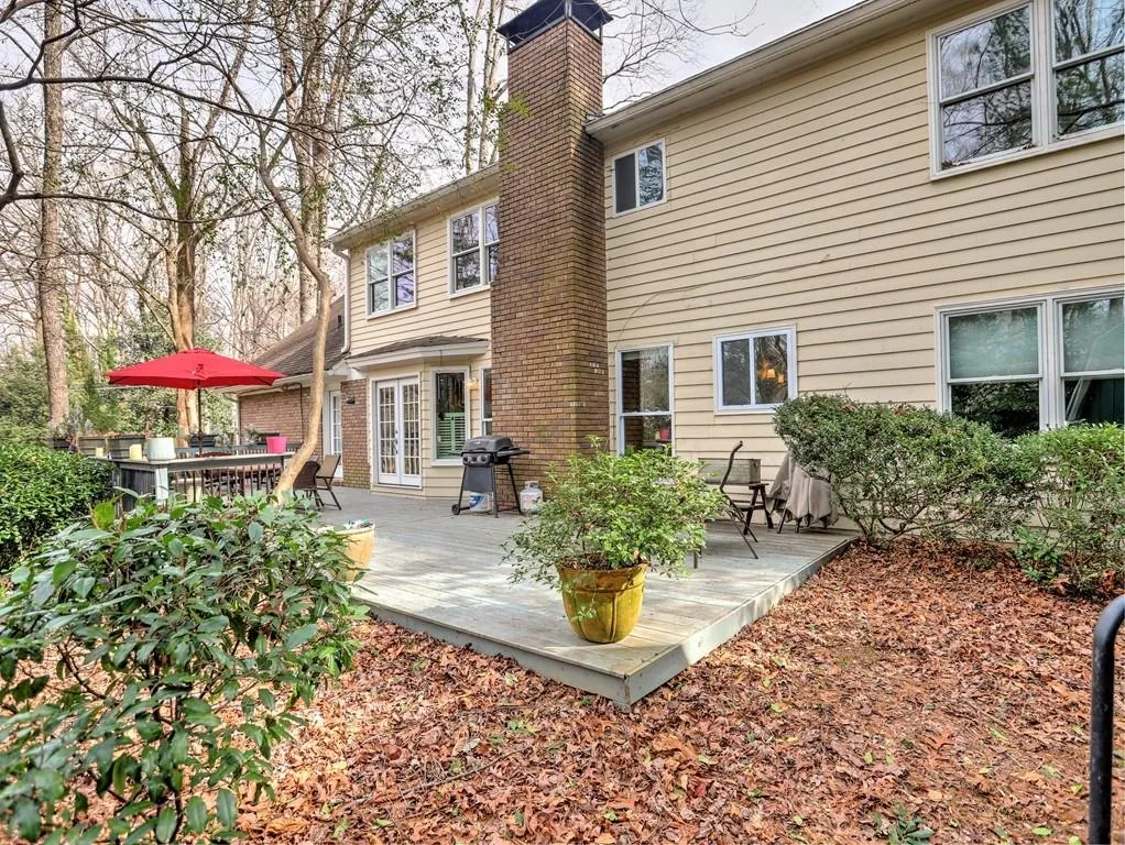 320 Thornwood Drive, Sandy Springs, Georgia 30328, 5 Bedrooms Bedrooms, ,4 BathroomsBathrooms,Residential,Sold,320 Thornwood Drive,6996546
