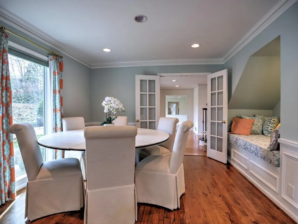 320 Thornwood Drive, Sandy Springs, Georgia 30328, 5 Bedrooms Bedrooms, ,4 BathroomsBathrooms,Residential,Sold,320 Thornwood Drive,6996546