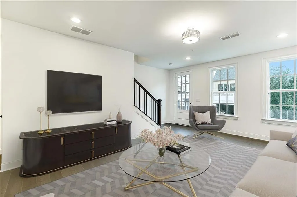 6751 Prelude Drive Unit 208, Sandy Springs, Georgia 30328, 3 Bedrooms Bedrooms, ,4 BathroomsBathrooms,Residential,Sold,6751 Prelude Drive Unit 208,7143111