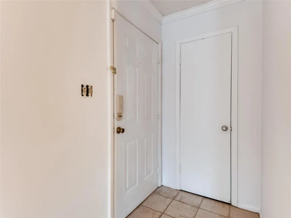 5153 Roswell Road Unit 6, Atlanta, Georgia 30342, 1 Bedroom Bedrooms, ,1 BathroomBathrooms,Residential,Sold,5153 Roswell Road Unit 6,6670474
