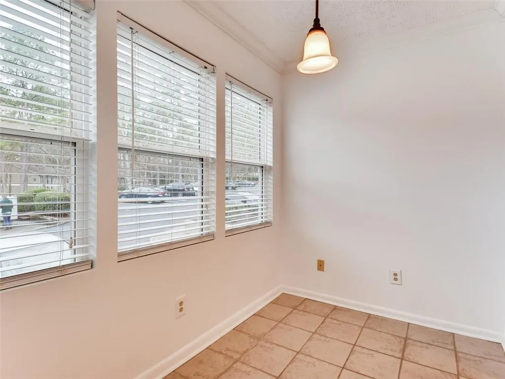 5153 Roswell Road Unit 6, Atlanta, Georgia 30342, 1 Bedroom Bedrooms, ,1 BathroomBathrooms,Residential,Sold,5153 Roswell Road Unit 6,6670474
