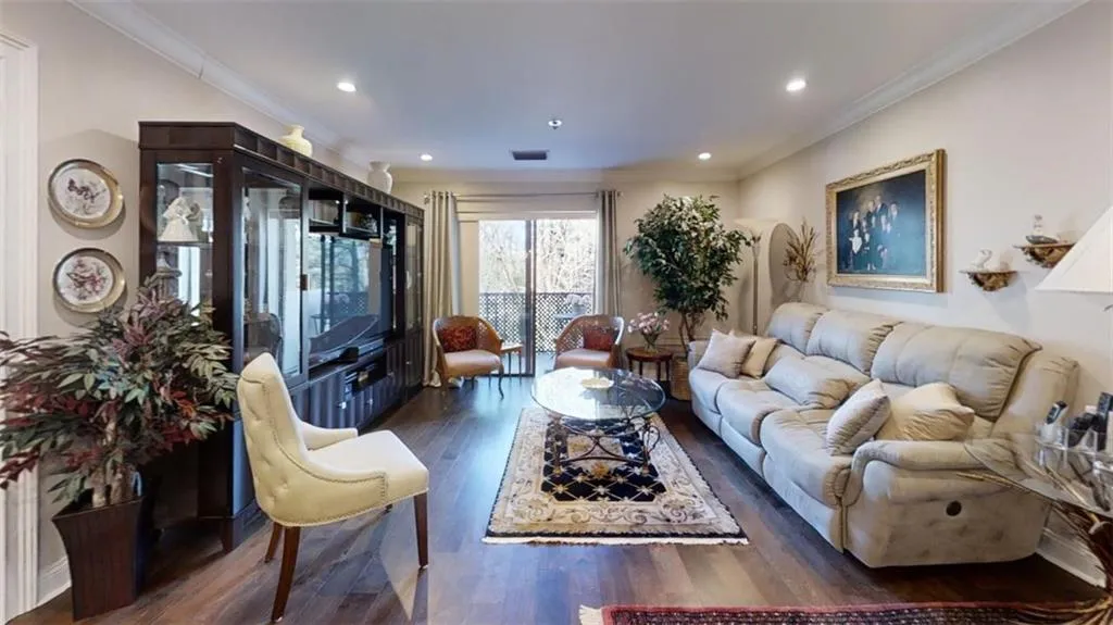 Living room featuring crown molding, visible vents, wood finished floors, and recessed lighting