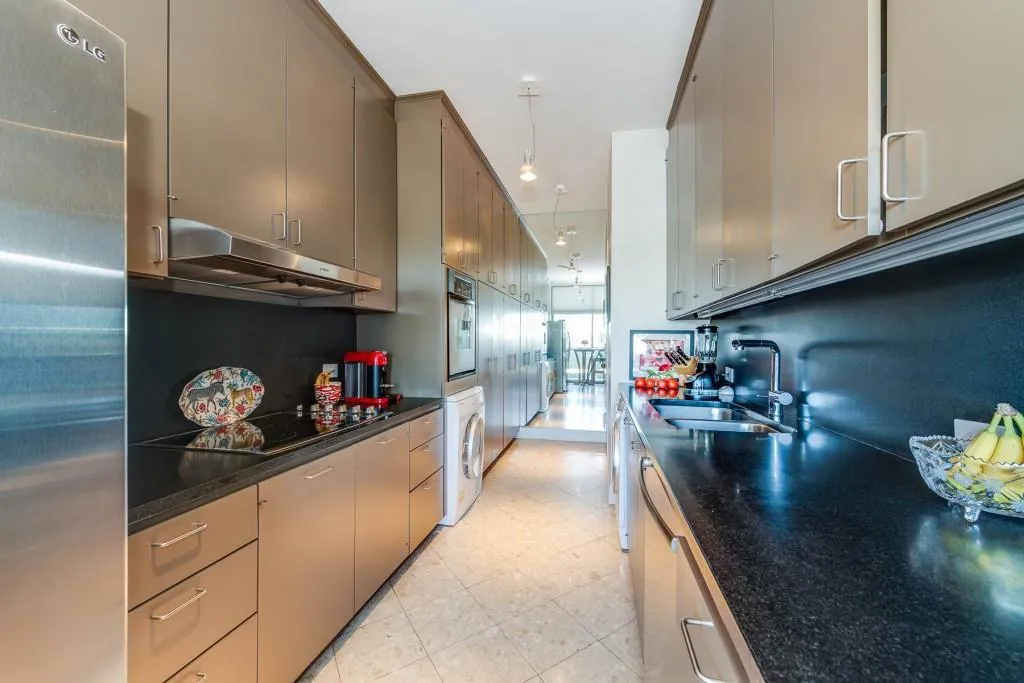 2575 Peachtree Road Ne Unit 16h, Atlanta, Georgia 30305, 1 Bedroom Bedrooms, ,1 BathroomBathrooms,Residential,Sold,2575 Peachtree Road Ne Unit 16h,6099103
