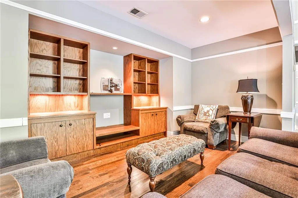 615 Winding Creek Court, Sandy Springs, Georgia 30328, 3 Bedrooms Bedrooms, ,2 BathroomsBathrooms,Residential,Sold,615 Winding Creek Court,7124456