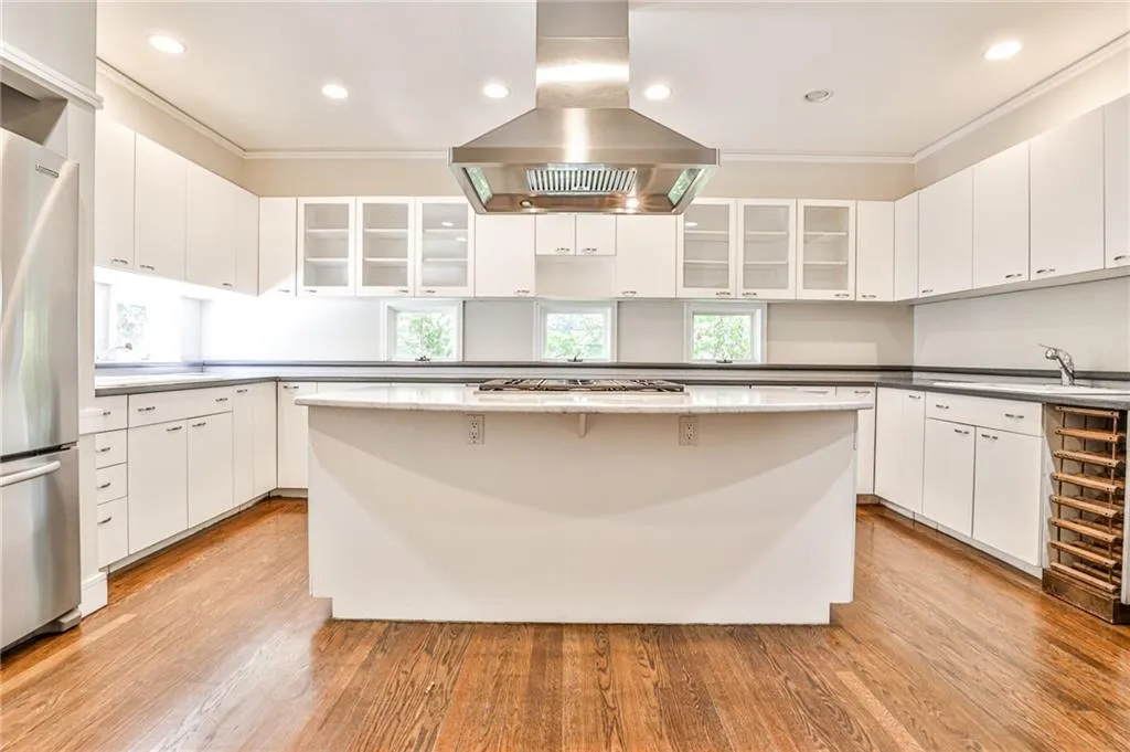 615 Winding Creek Court, Sandy Springs, Georgia 30328, 3 Bedrooms Bedrooms, ,2 BathroomsBathrooms,Residential,Sold,615 Winding Creek Court,7124456