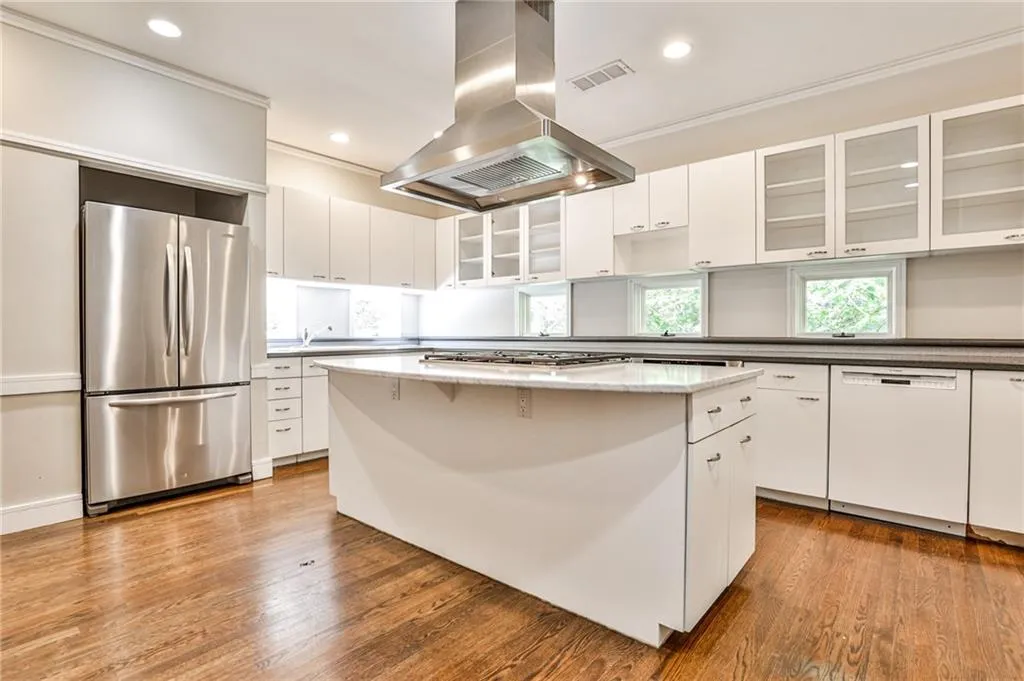 615 Winding Creek Court, Sandy Springs, Georgia 30328, 3 Bedrooms Bedrooms, ,2 BathroomsBathrooms,Residential,Sold,615 Winding Creek Court,7124456