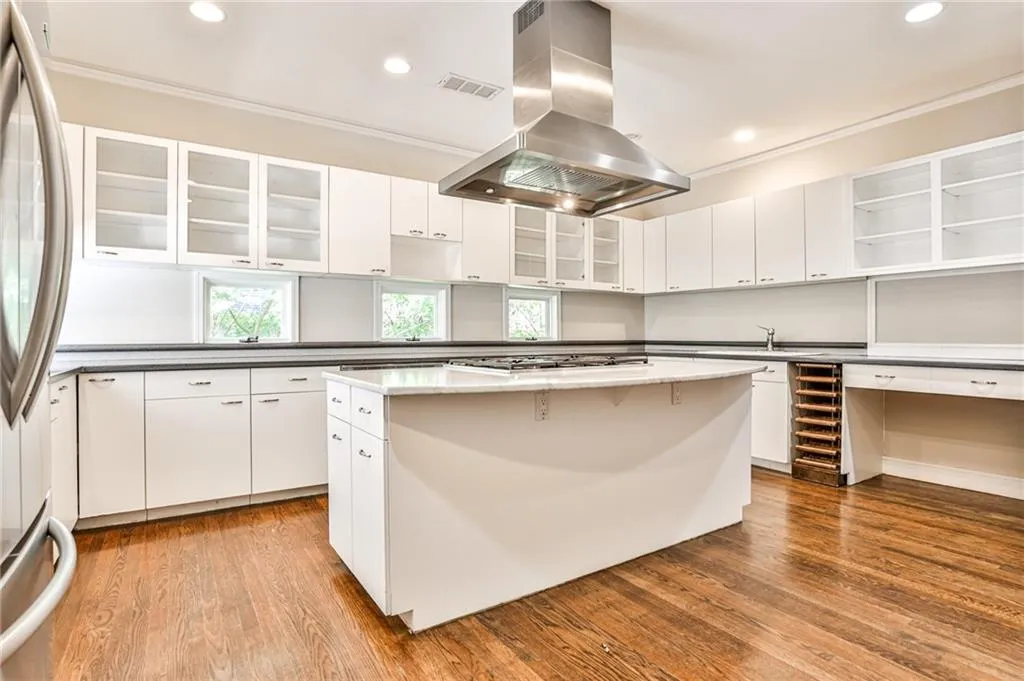 615 Winding Creek Court, Sandy Springs, Georgia 30328, 3 Bedrooms Bedrooms, ,2 BathroomsBathrooms,Residential,Sold,615 Winding Creek Court,7124456