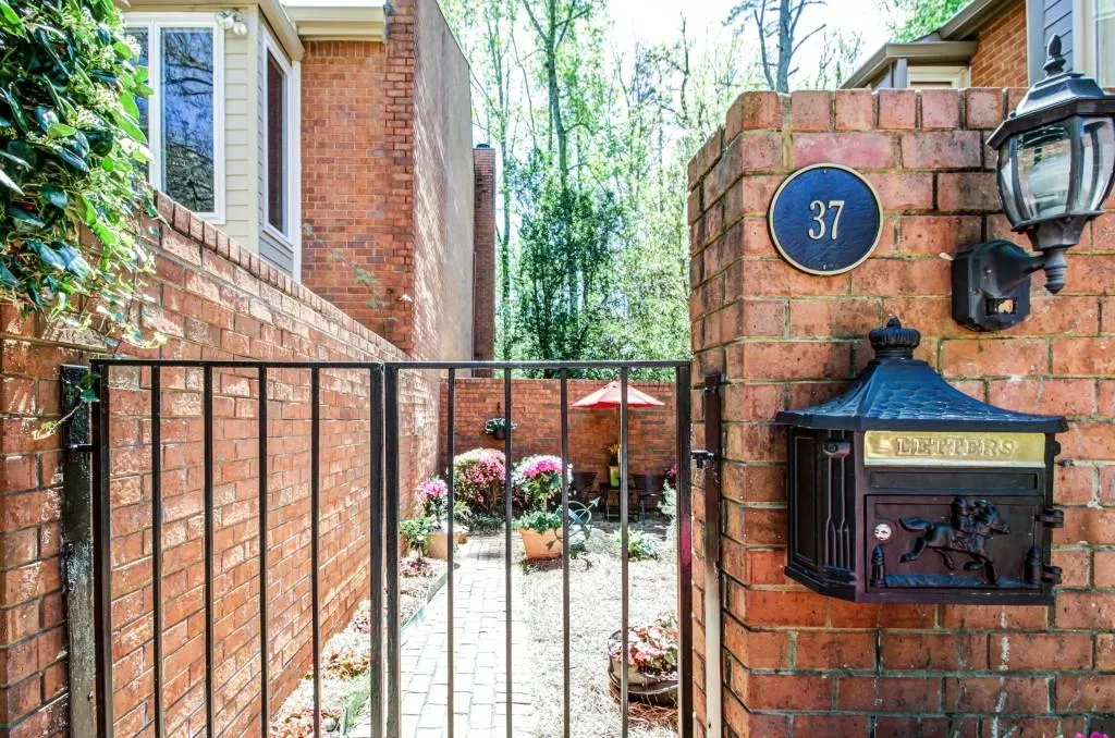 37 Willow Glen, Atlanta, Georgia 30342, 4 Bedrooms Bedrooms, ,4 BathroomsBathrooms,Residential,Sold,37 Willow Glen,5672500