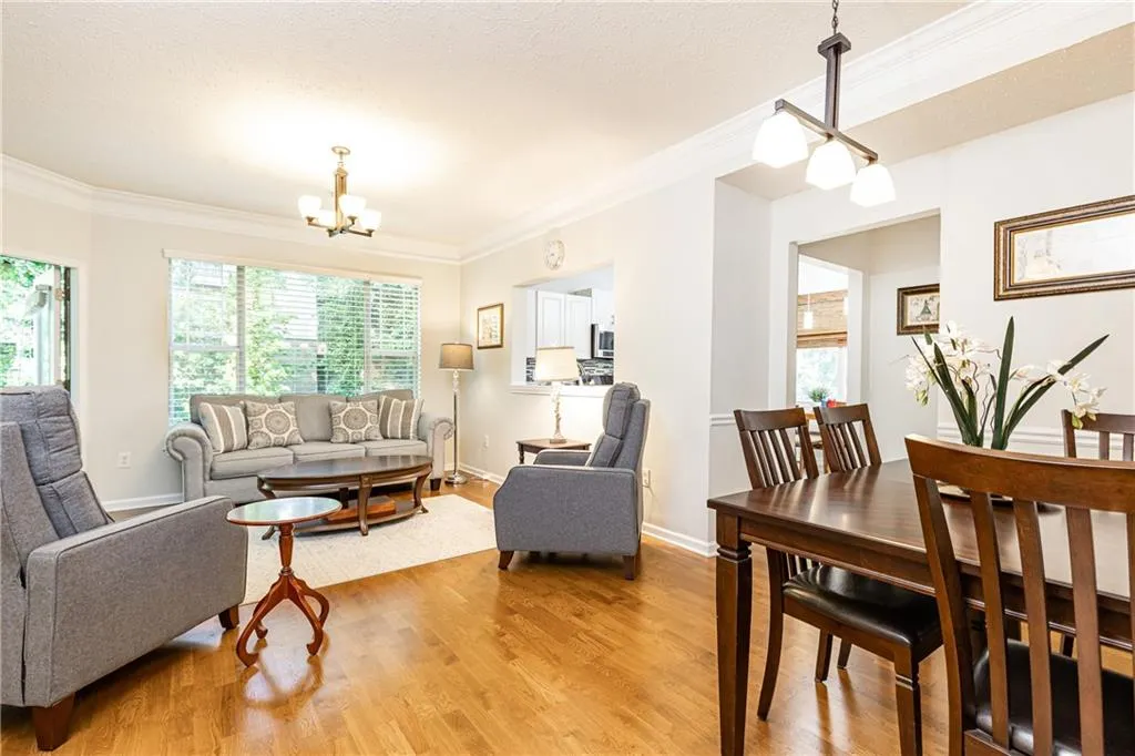 5559 Glenridge Drive Unit 2207, Atlanta, Georgia 30342, 2 Bedrooms Bedrooms, ,2 BathroomsBathrooms,Residential,Sold,5559 Glenridge Drive Unit 2207,7398435