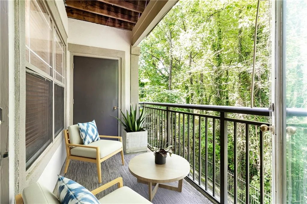 5559 Glenridge Drive Unit 2207, Atlanta, Georgia 30342, 2 Bedrooms Bedrooms, ,2 BathroomsBathrooms,Residential,Sold,5559 Glenridge Drive Unit 2207,7398435