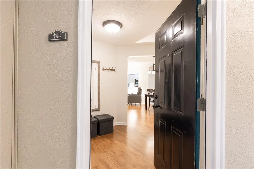 5559 Glenridge Drive Unit 2207, Atlanta, Georgia 30342, 2 Bedrooms Bedrooms, ,2 BathroomsBathrooms,Residential,Sold,5559 Glenridge Drive Unit 2207,7398435