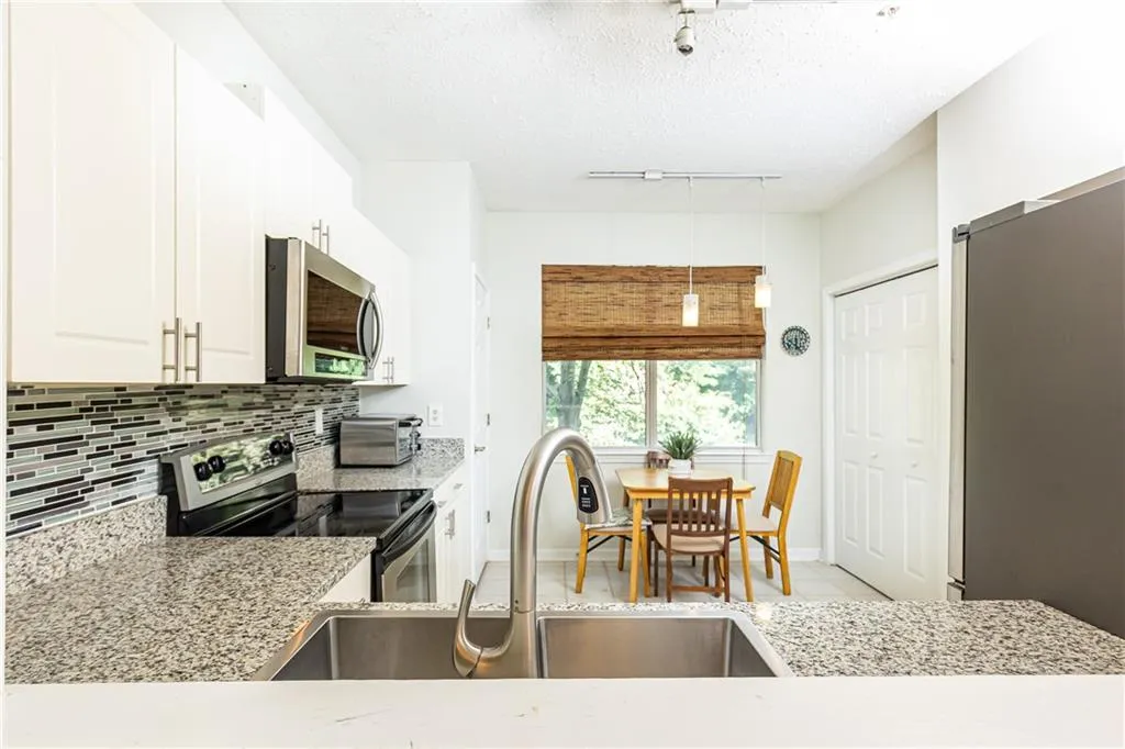 5559 Glenridge Drive Unit 2207, Atlanta, Georgia 30342, 2 Bedrooms Bedrooms, ,2 BathroomsBathrooms,Residential,Sold,5559 Glenridge Drive Unit 2207,7398435