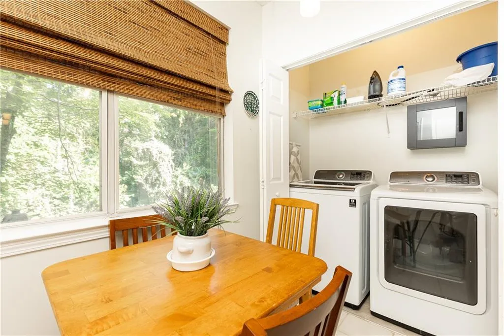 5559 Glenridge Drive Unit 2207, Atlanta, Georgia 30342, 2 Bedrooms Bedrooms, ,2 BathroomsBathrooms,Residential,Sold,5559 Glenridge Drive Unit 2207,7398435