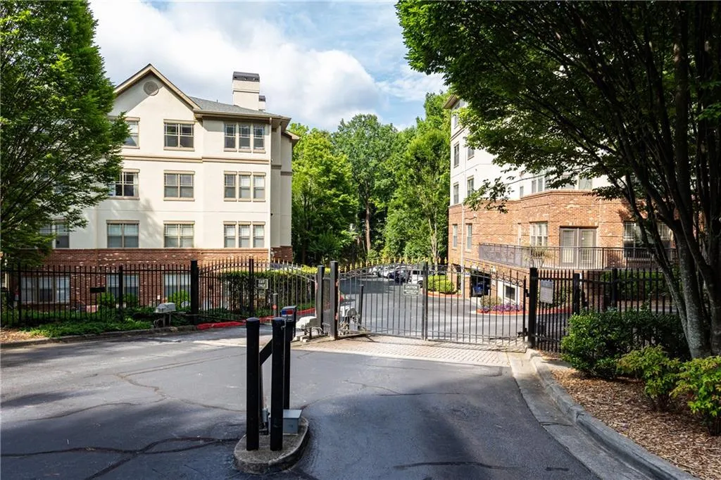 5559 Glenridge Drive Unit 2207, Atlanta, Georgia 30342, 2 Bedrooms Bedrooms, ,2 BathroomsBathrooms,Residential,Sold,5559 Glenridge Drive Unit 2207,7398435