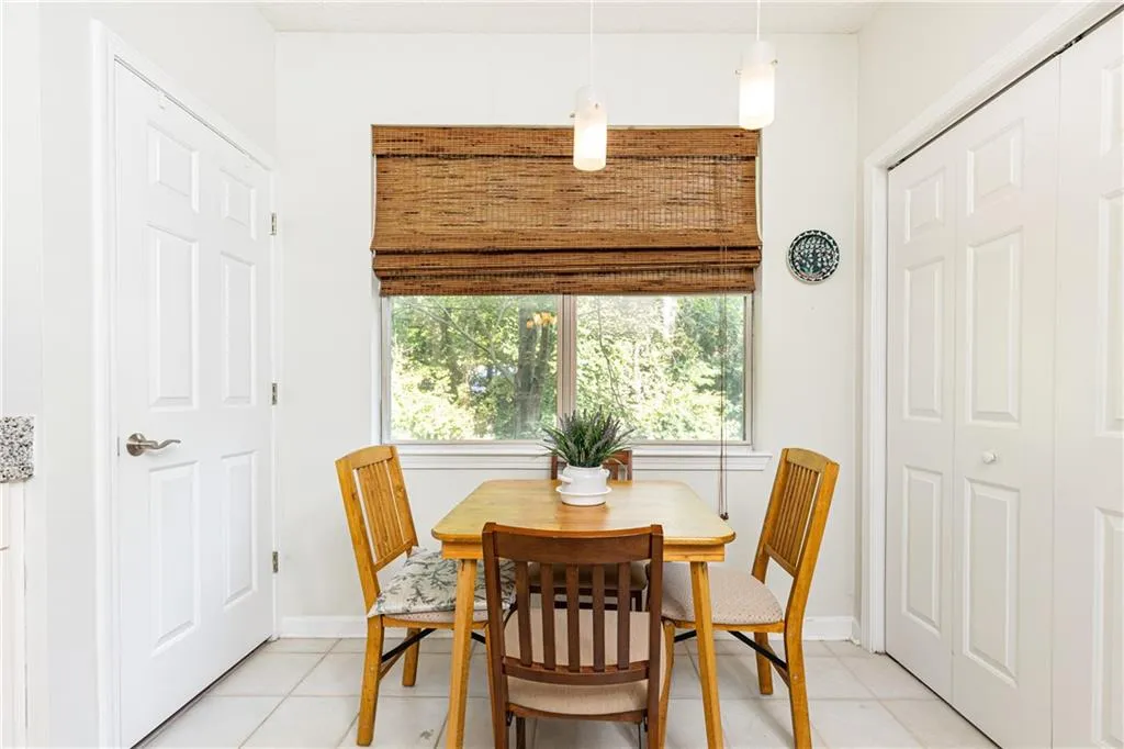 5559 Glenridge Drive Unit 2207, Atlanta, Georgia 30342, 2 Bedrooms Bedrooms, ,2 BathroomsBathrooms,Residential,Sold,5559 Glenridge Drive Unit 2207,7398435