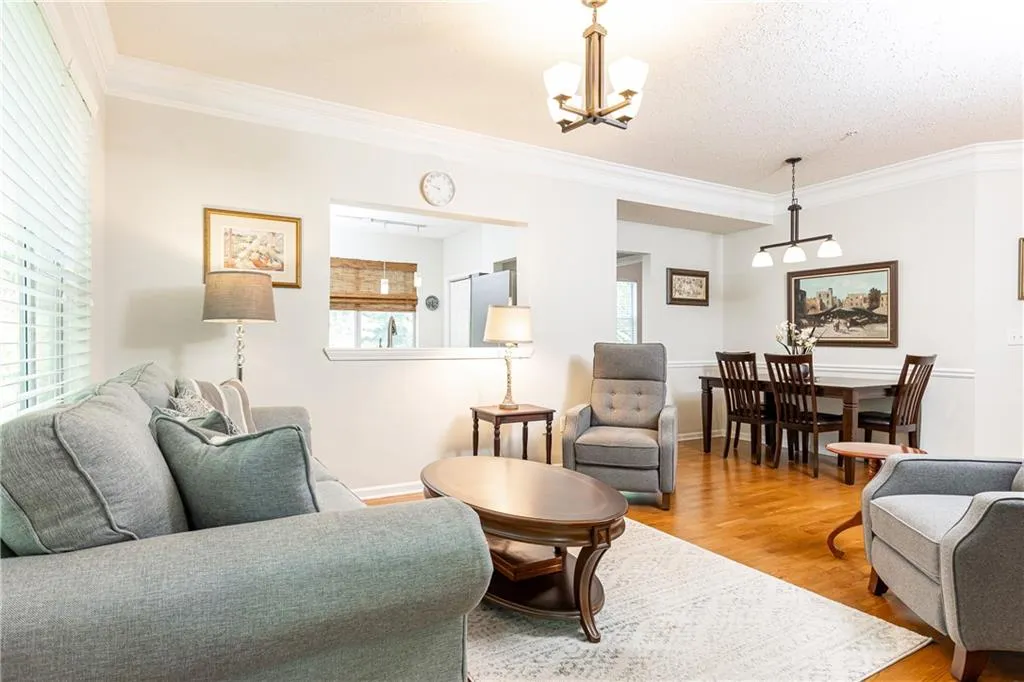 5559 Glenridge Drive Unit 2207, Atlanta, Georgia 30342, 2 Bedrooms Bedrooms, ,2 BathroomsBathrooms,Residential,Sold,5559 Glenridge Drive Unit 2207,7398435