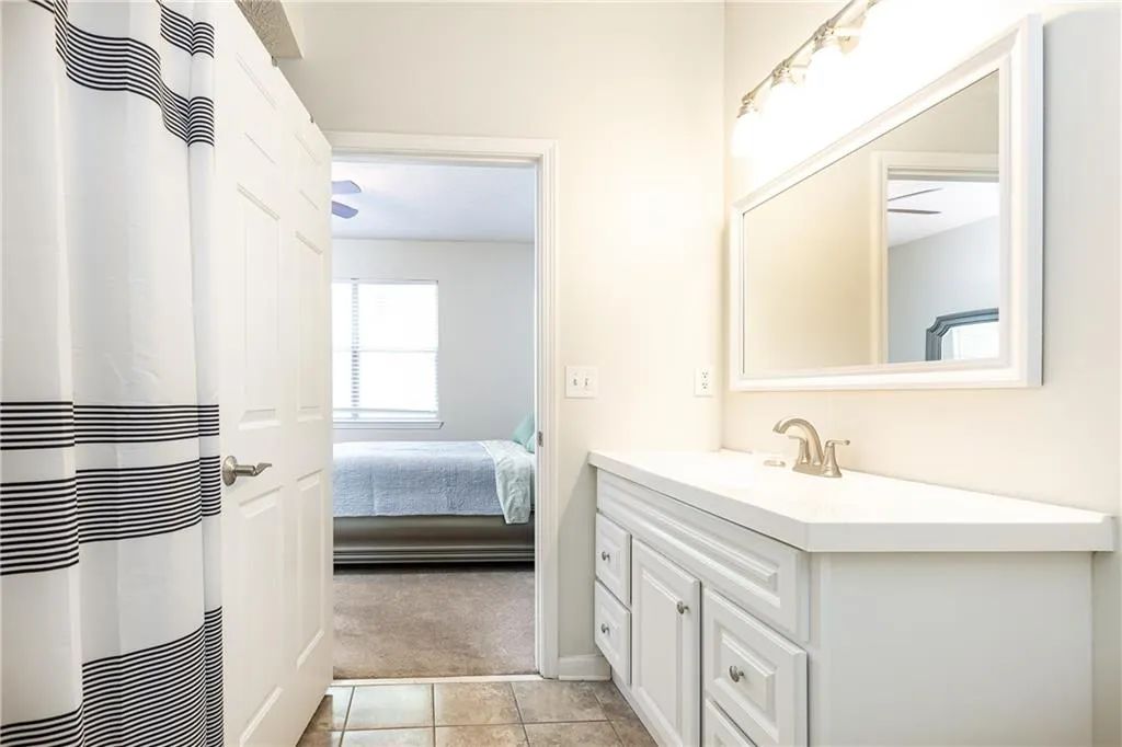 5559 Glenridge Drive Unit 2207, Atlanta, Georgia 30342, 2 Bedrooms Bedrooms, ,2 BathroomsBathrooms,Residential,Sold,5559 Glenridge Drive Unit 2207,7398435