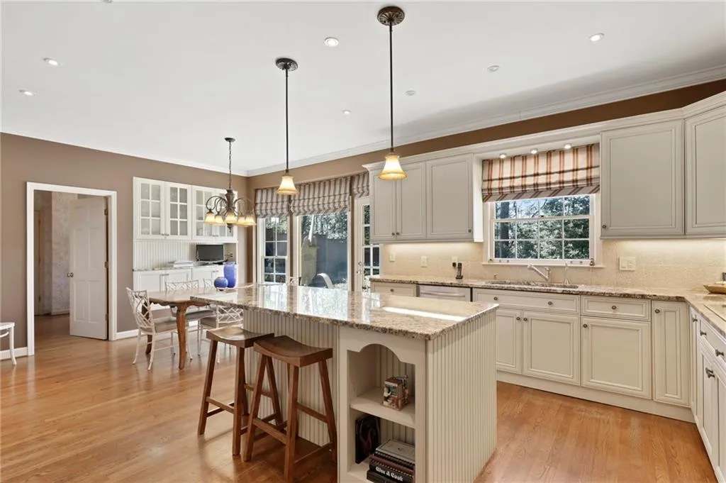 265 Cameron Ridge Drive, Sandy Springs, Georgia 30328, 5 Bedrooms Bedrooms, ,3 BathroomsBathrooms,Residential,Sold,265 Cameron Ridge Drive,6847280