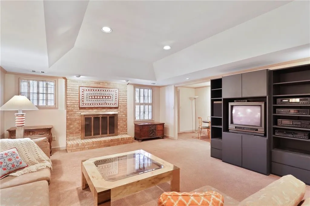 265 Cameron Ridge Drive, Sandy Springs, Georgia 30328, 5 Bedrooms Bedrooms, ,3 BathroomsBathrooms,Residential,Sold,265 Cameron Ridge Drive,6847280