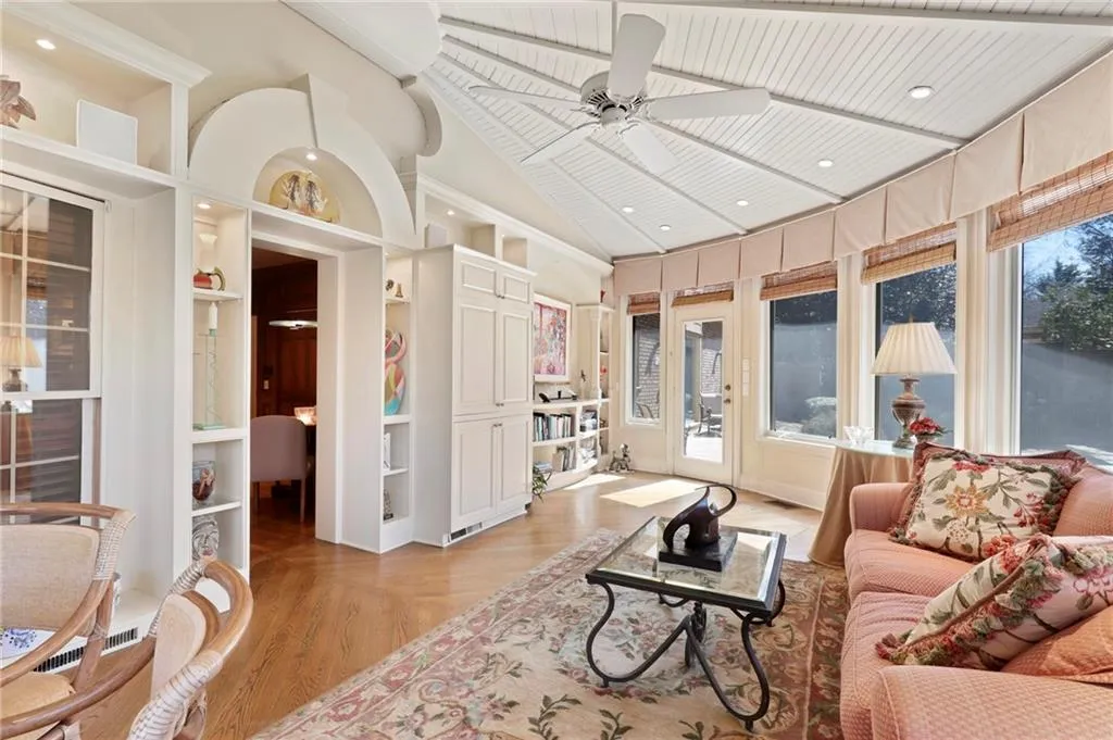 265 Cameron Ridge Drive, Sandy Springs, Georgia 30328, 5 Bedrooms Bedrooms, ,3 BathroomsBathrooms,Residential,Sold,265 Cameron Ridge Drive,6847280