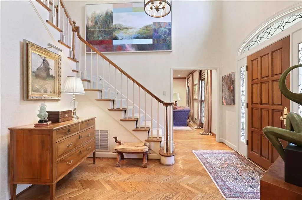 265 Cameron Ridge Drive, Sandy Springs, Georgia 30328, 5 Bedrooms Bedrooms, ,3 BathroomsBathrooms,Residential,Sold,265 Cameron Ridge Drive,6847280