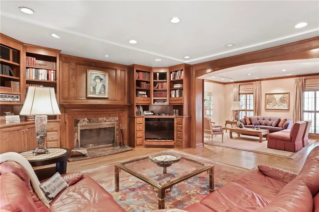 265 Cameron Ridge Drive, Sandy Springs, Georgia 30328, 5 Bedrooms Bedrooms, ,3 BathroomsBathrooms,Residential,Sold,265 Cameron Ridge Drive,6847280