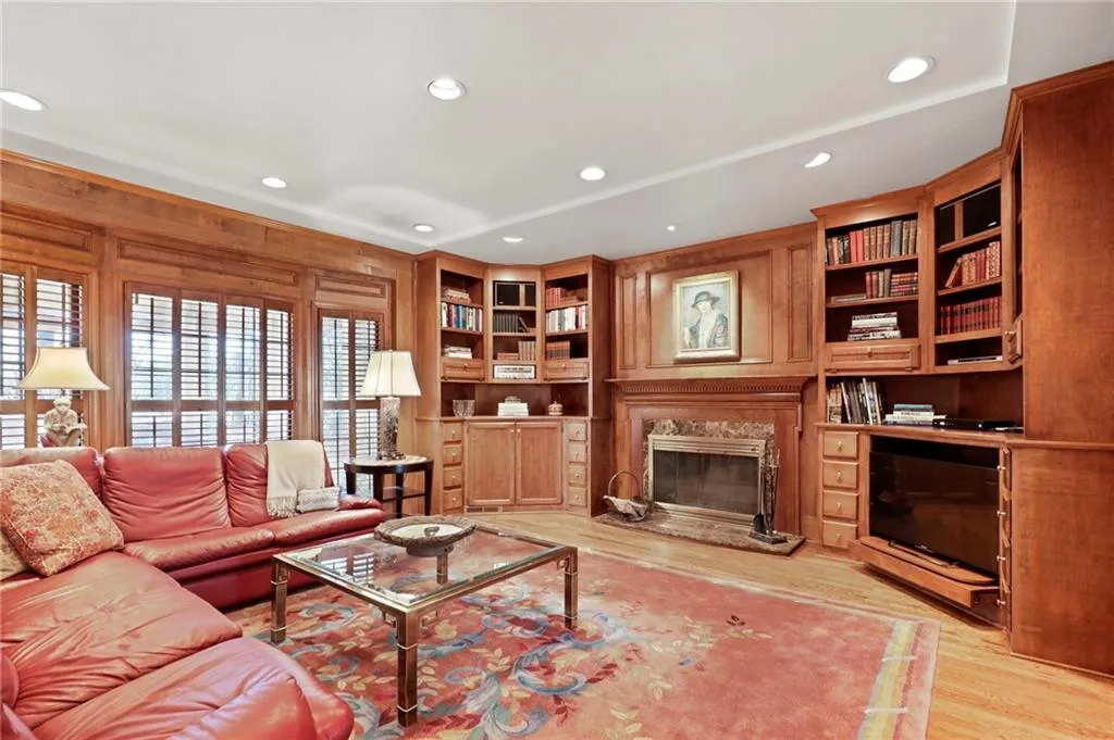 265 Cameron Ridge Drive, Sandy Springs, Georgia 30328, 5 Bedrooms Bedrooms, ,3 BathroomsBathrooms,Residential,Sold,265 Cameron Ridge Drive,6847280