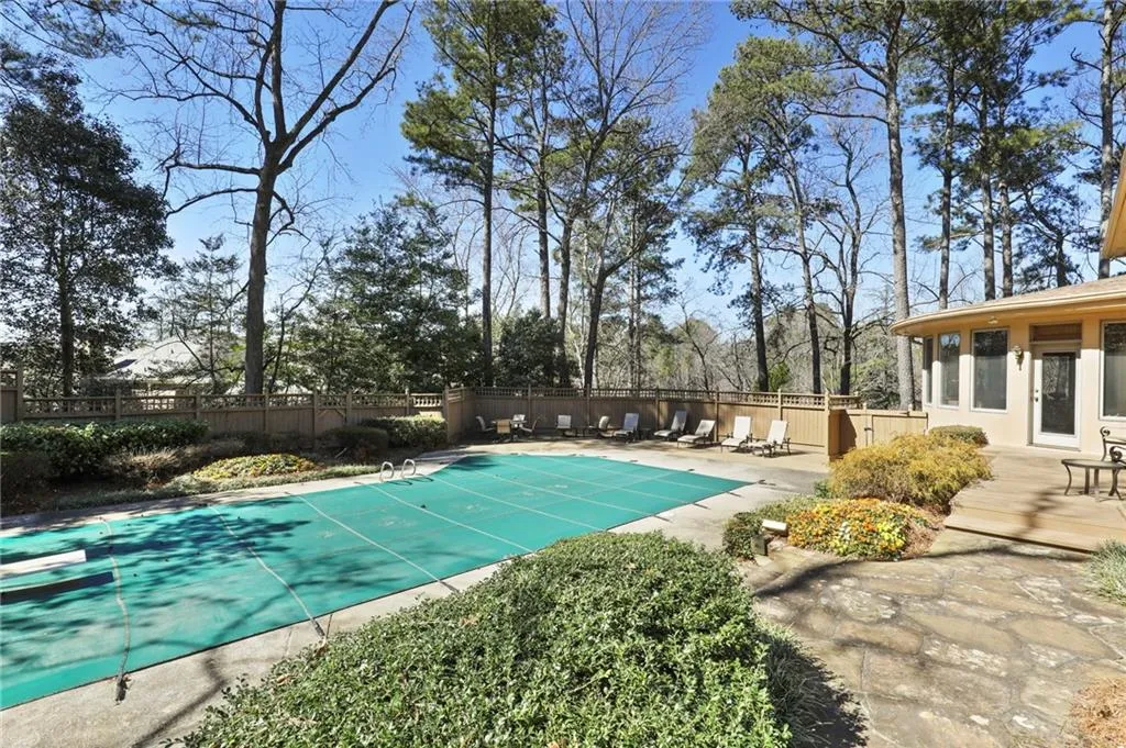 265 Cameron Ridge Drive, Sandy Springs, Georgia 30328, 5 Bedrooms Bedrooms, ,3 BathroomsBathrooms,Residential,Sold,265 Cameron Ridge Drive,6847280