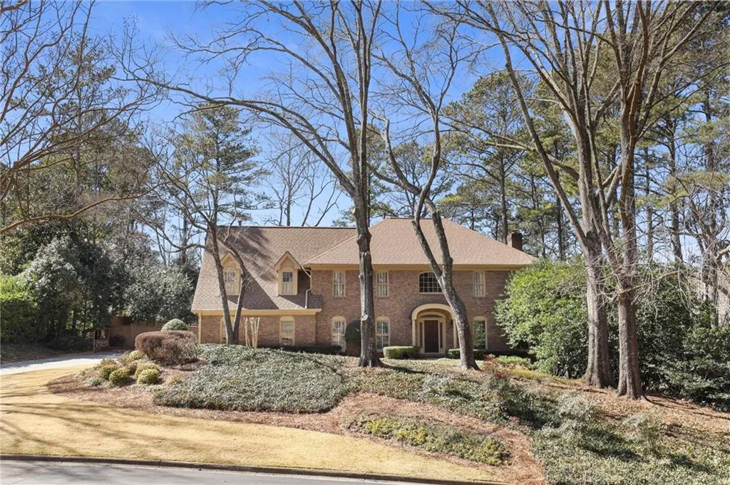 265 Cameron Ridge Drive, Sandy Springs, Georgia 30328, 5 Bedrooms Bedrooms, ,3 BathroomsBathrooms,Residential,Sold,265 Cameron Ridge Drive,6847280
