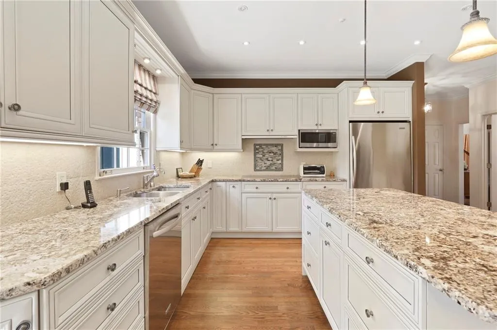 265 Cameron Ridge Drive, Sandy Springs, Georgia 30328, 5 Bedrooms Bedrooms, ,3 BathroomsBathrooms,Residential,Sold,265 Cameron Ridge Drive,6847280