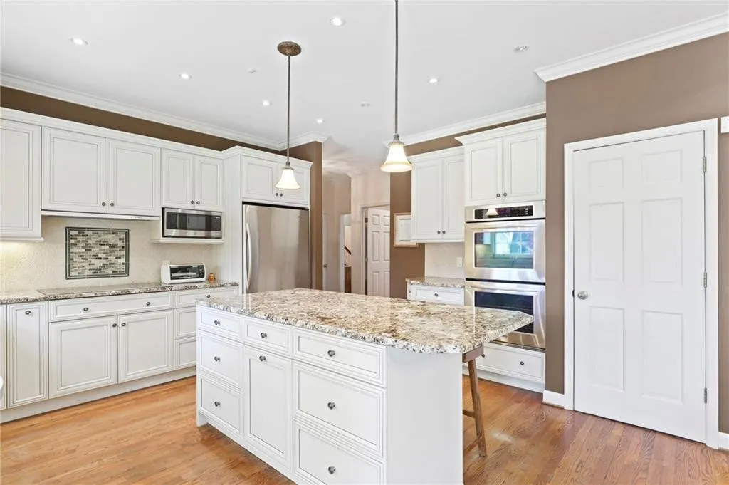 265 Cameron Ridge Drive, Sandy Springs, Georgia 30328, 5 Bedrooms Bedrooms, ,3 BathroomsBathrooms,Residential,Sold,265 Cameron Ridge Drive,6847280