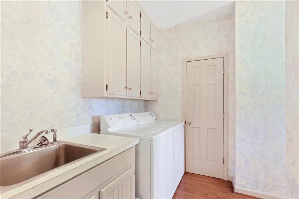 265 Cameron Ridge Drive, Sandy Springs, Georgia 30328, 5 Bedrooms Bedrooms, ,3 BathroomsBathrooms,Residential,Sold,265 Cameron Ridge Drive,6847280