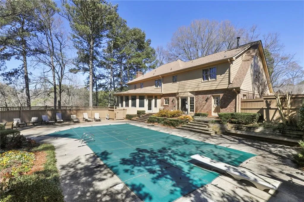 265 Cameron Ridge Drive, Sandy Springs, Georgia 30328, 5 Bedrooms Bedrooms, ,3 BathroomsBathrooms,Residential,Sold,265 Cameron Ridge Drive,6847280