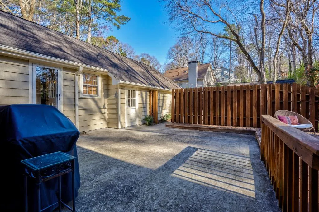 7135 Hunters Branch Drive, Sandy Springs, Georgia 30328, 5 Bedrooms Bedrooms, ,3 BathroomsBathrooms,Residential,Sold,7135 Hunters Branch Drive,6524636