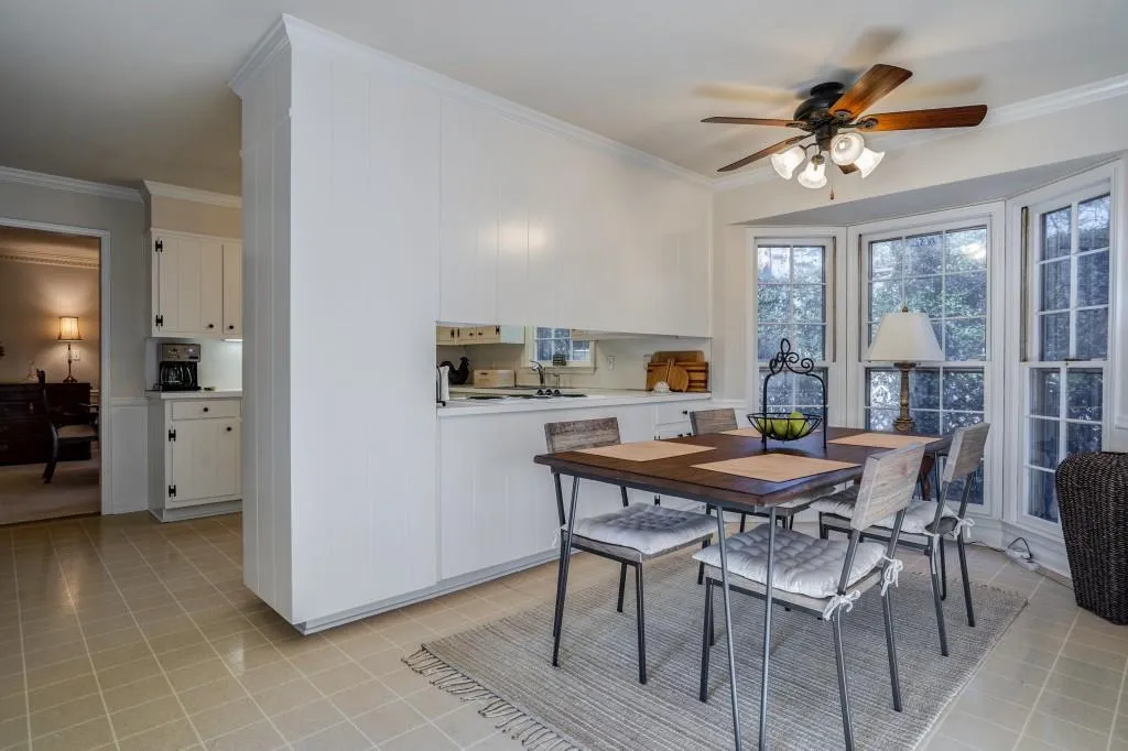 7135 Hunters Branch Drive, Sandy Springs, Georgia 30328, 5 Bedrooms Bedrooms, ,3 BathroomsBathrooms,Residential,Sold,7135 Hunters Branch Drive,6524636