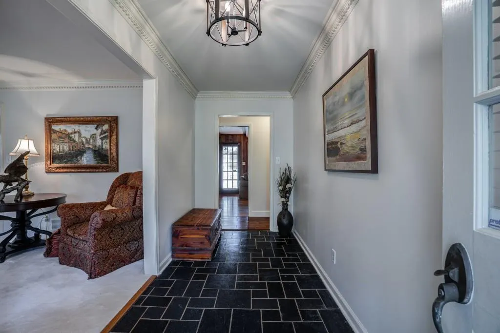 7135 Hunters Branch Drive, Sandy Springs, Georgia 30328, 5 Bedrooms Bedrooms, ,3 BathroomsBathrooms,Residential,Sold,7135 Hunters Branch Drive,6524636