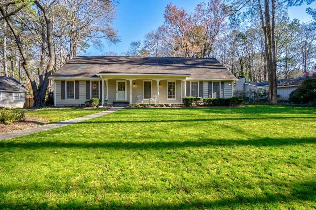 7135 Hunters Branch Drive, Sandy Springs, Georgia 30328, 5 Bedrooms Bedrooms, ,3 BathroomsBathrooms,Residential,Sold,7135 Hunters Branch Drive,6524636