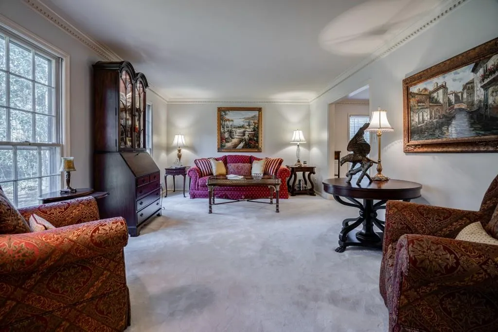 7135 Hunters Branch Drive, Sandy Springs, Georgia 30328, 5 Bedrooms Bedrooms, ,3 BathroomsBathrooms,Residential,Sold,7135 Hunters Branch Drive,6524636