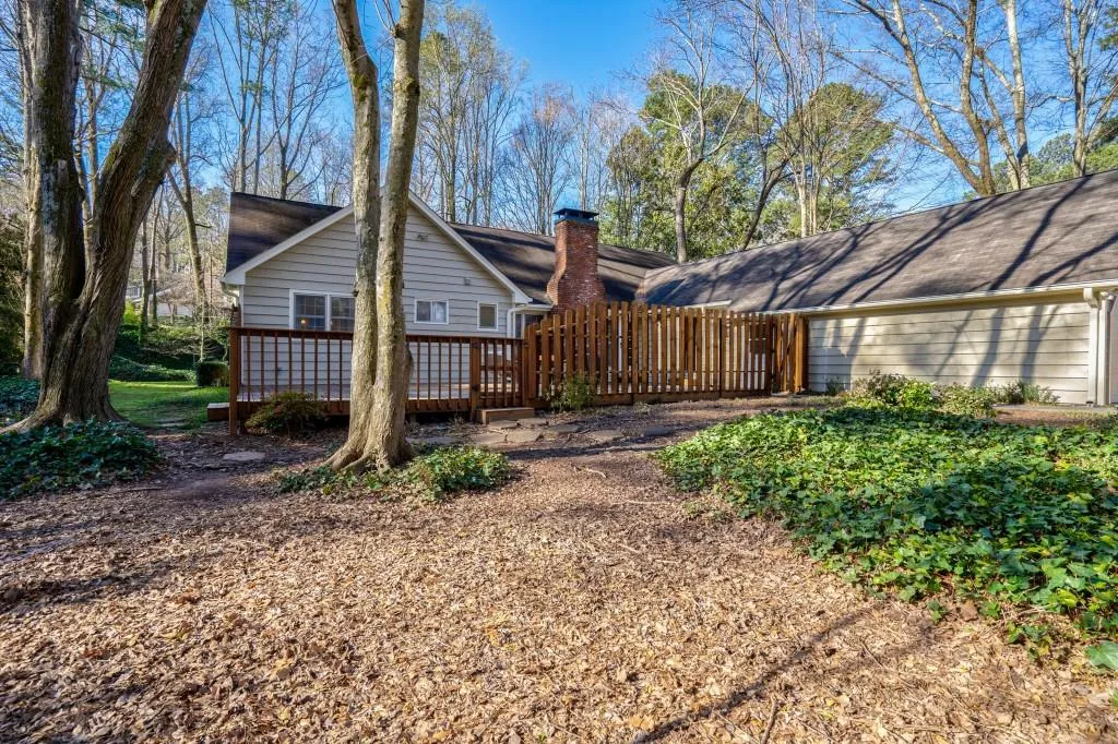 7135 Hunters Branch Drive, Sandy Springs, Georgia 30328, 5 Bedrooms Bedrooms, ,3 BathroomsBathrooms,Residential,Sold,7135 Hunters Branch Drive,6524636