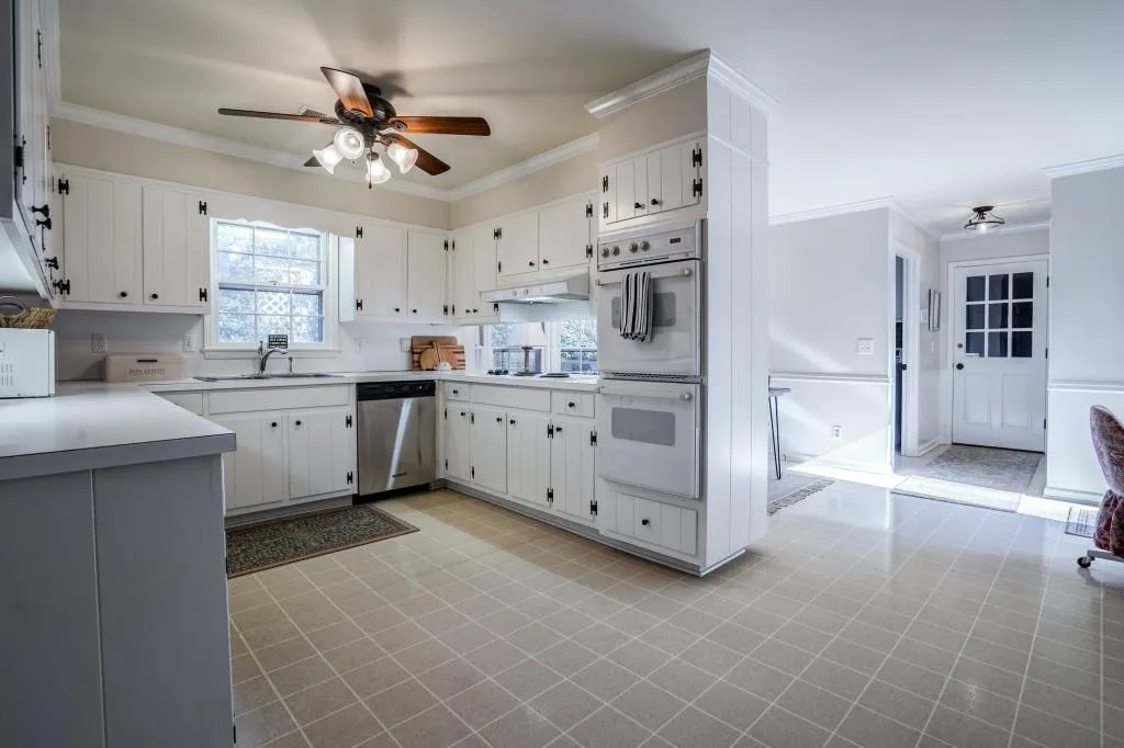 7135 Hunters Branch Drive, Sandy Springs, Georgia 30328, 5 Bedrooms Bedrooms, ,3 BathroomsBathrooms,Residential,Sold,7135 Hunters Branch Drive,6524636