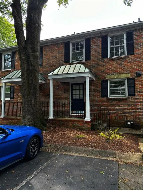 6700 Roswell Road Unit 19e, Atlanta, Georgia 30328, 2 Bedrooms Bedrooms, ,1 BathroomBathrooms,Residential,Sold,6700 Roswell Road Unit 19e,7279072