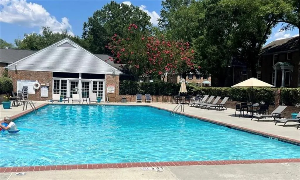 6700 Roswell Road Unit 19e, Atlanta, Georgia 30328, 2 Bedrooms Bedrooms, ,1 BathroomBathrooms,Residential,Sold,6700 Roswell Road Unit 19e,7279072