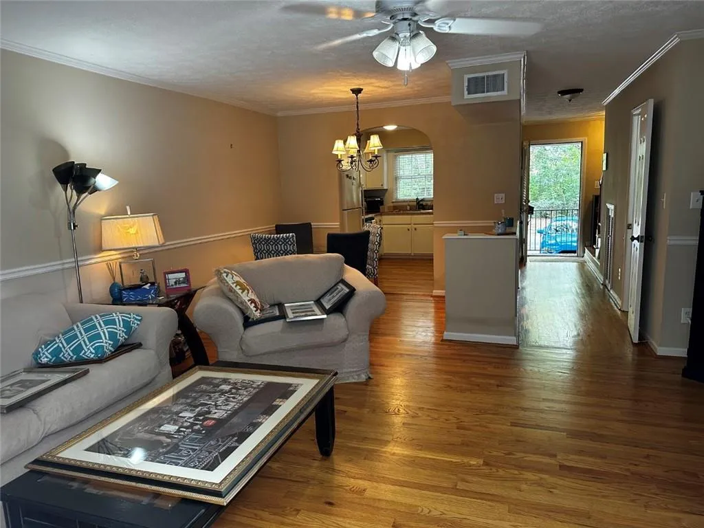 6700 Roswell Road Unit 19e, Atlanta, Georgia 30328, 2 Bedrooms Bedrooms, ,1 BathroomBathrooms,Residential,Sold,6700 Roswell Road Unit 19e,7279072