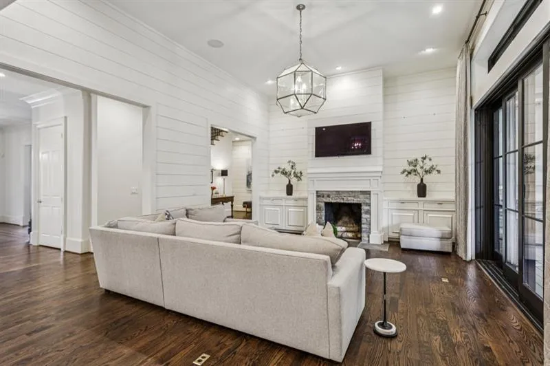 305 Forrest Lake Drive, Sandy Springs, Georgia 30327, 6 Bedrooms Bedrooms, ,7 BathroomsBathrooms,Residential,For Sale,305 Forrest Lake Drive,7760154