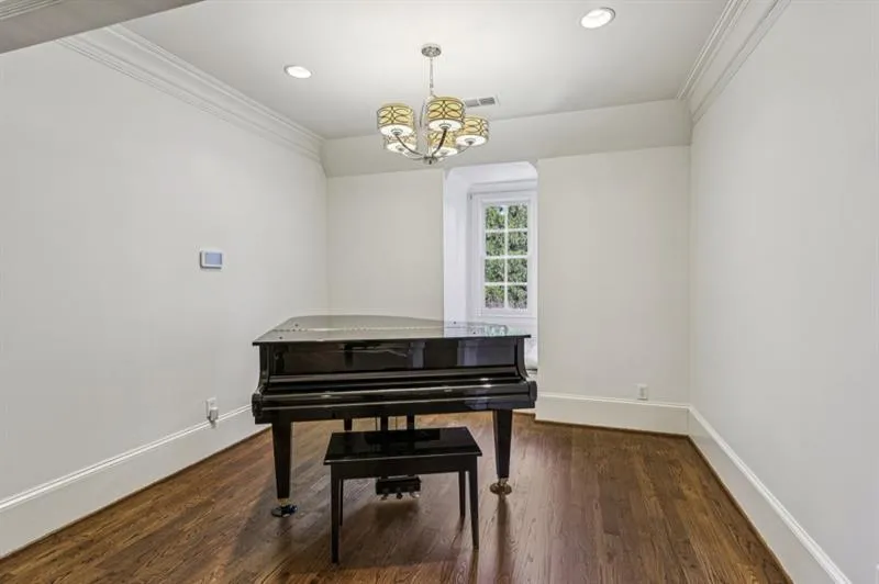 305 Forrest Lake Drive, Sandy Springs, Georgia 30327, 6 Bedrooms Bedrooms, ,7 BathroomsBathrooms,Residential,For Sale,305 Forrest Lake Drive,7760154
